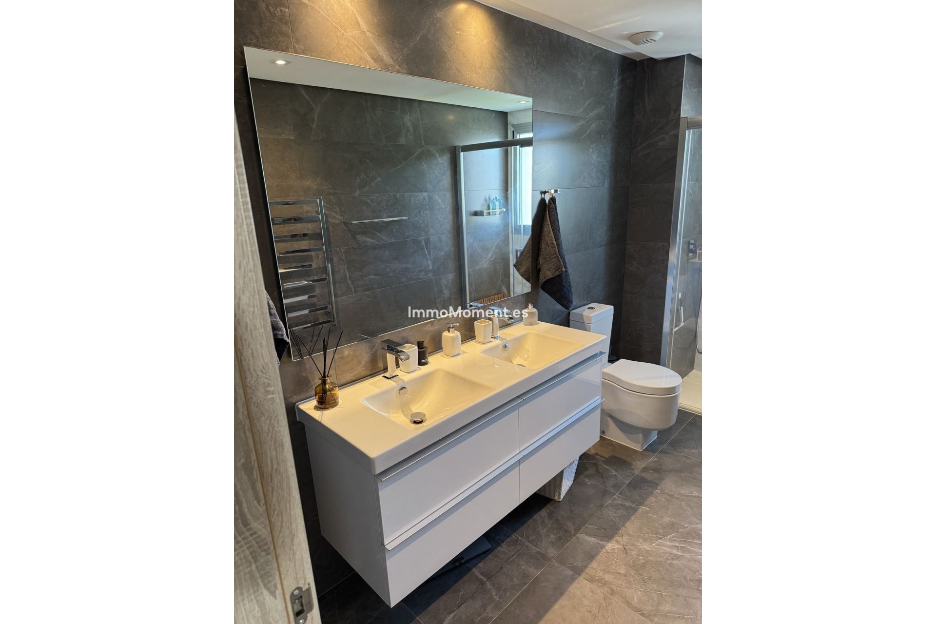 Resale - Apartment - Marbella - Nueva Andalucía