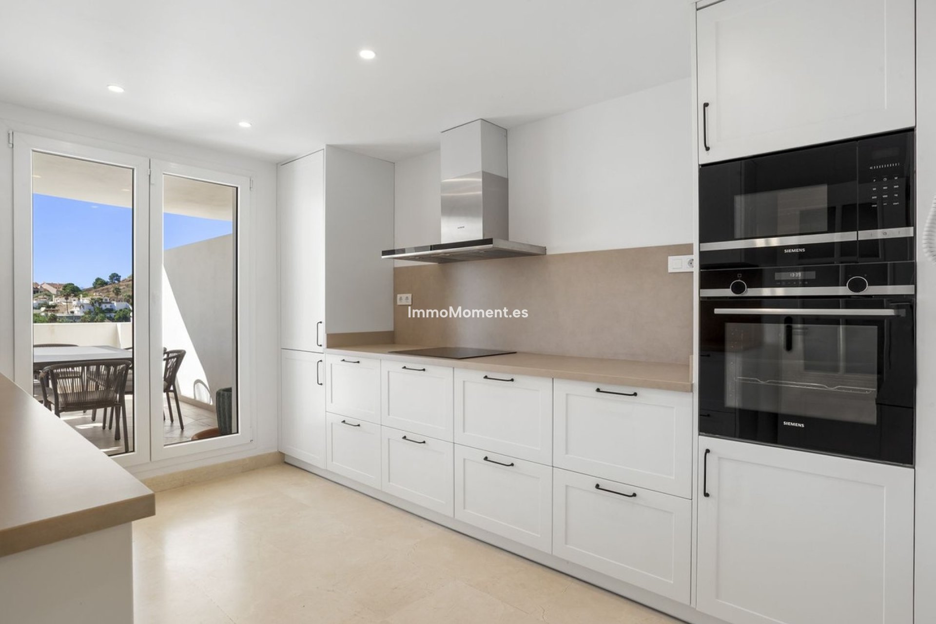 Resale - Apartment - Marbella - Nueva Andalucía