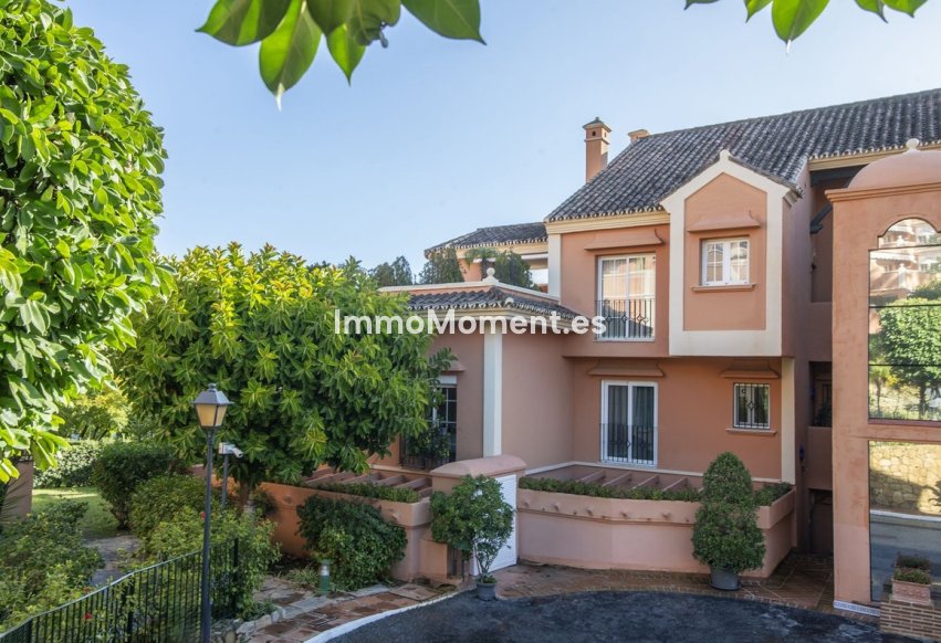 Resale - Apartment - Marbella - Nueva Andalucía