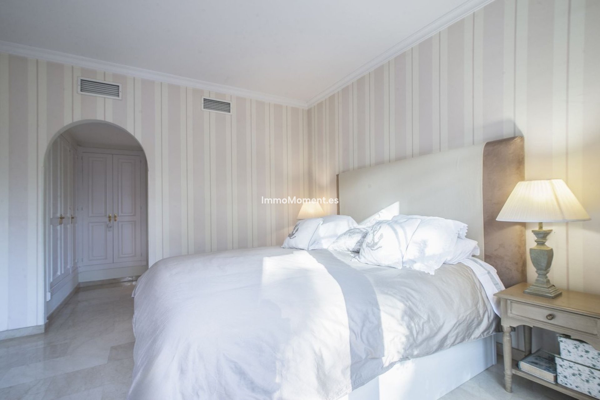 Resale - Apartment - Marbella - Nueva Andalucía