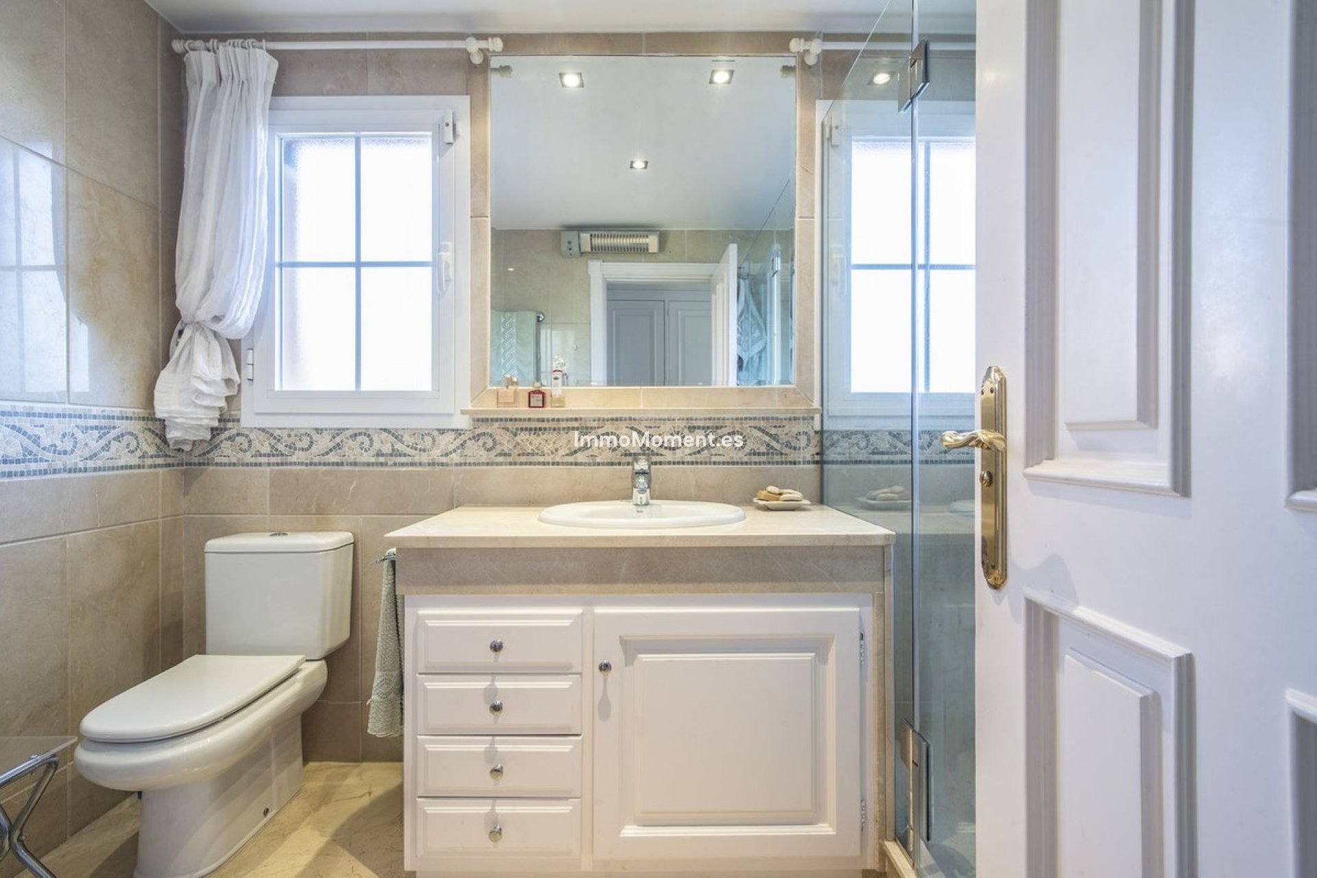 Resale - Apartment - Marbella - Nueva Andalucía