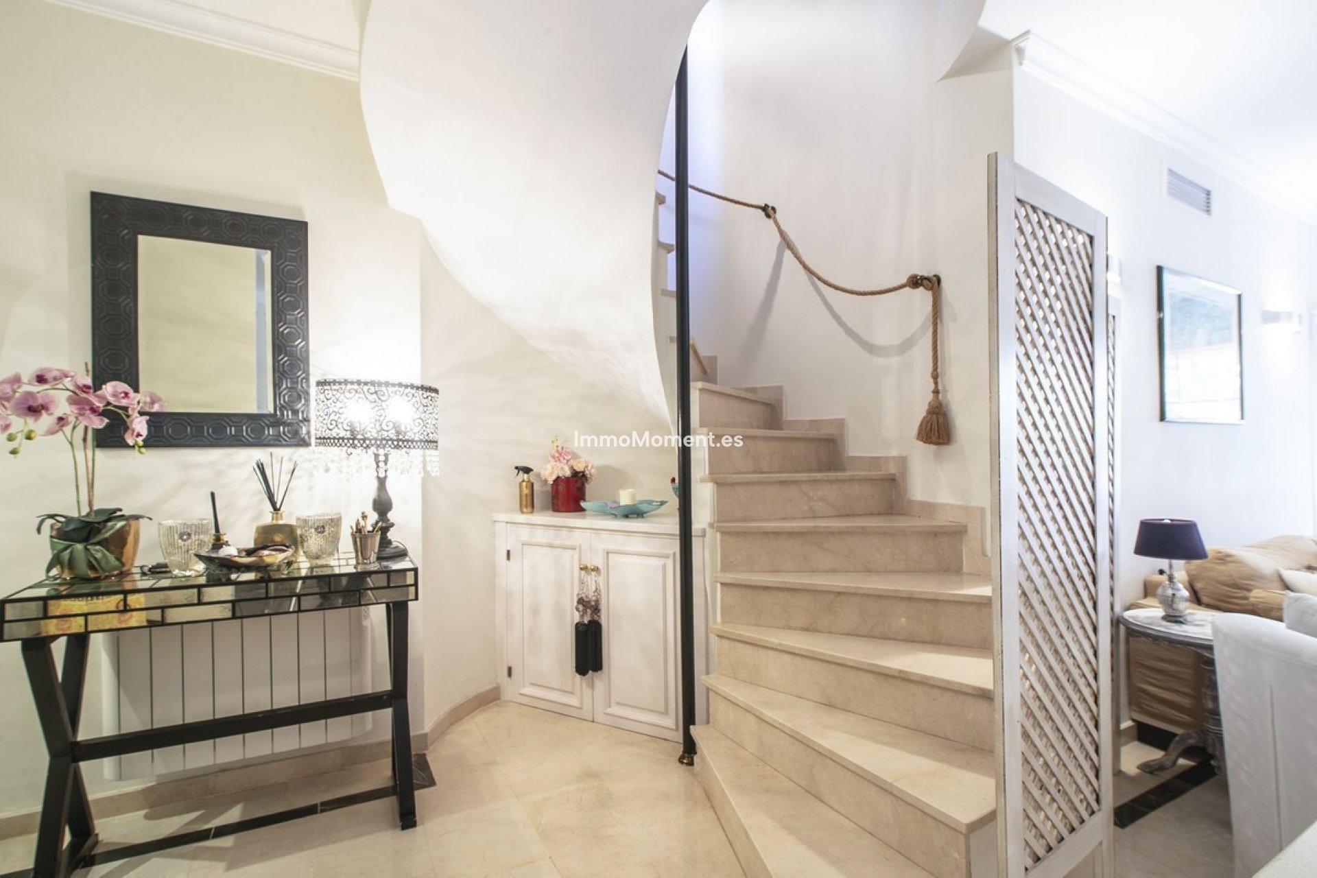 Resale - Apartment - Marbella - Nueva Andalucía