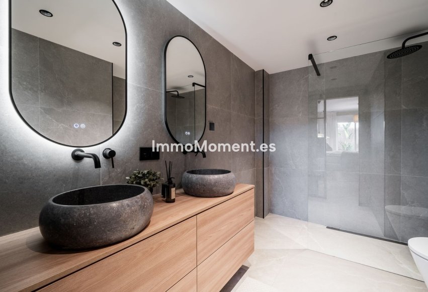 Resale - Apartment - Marbella - Nueva Andalucía