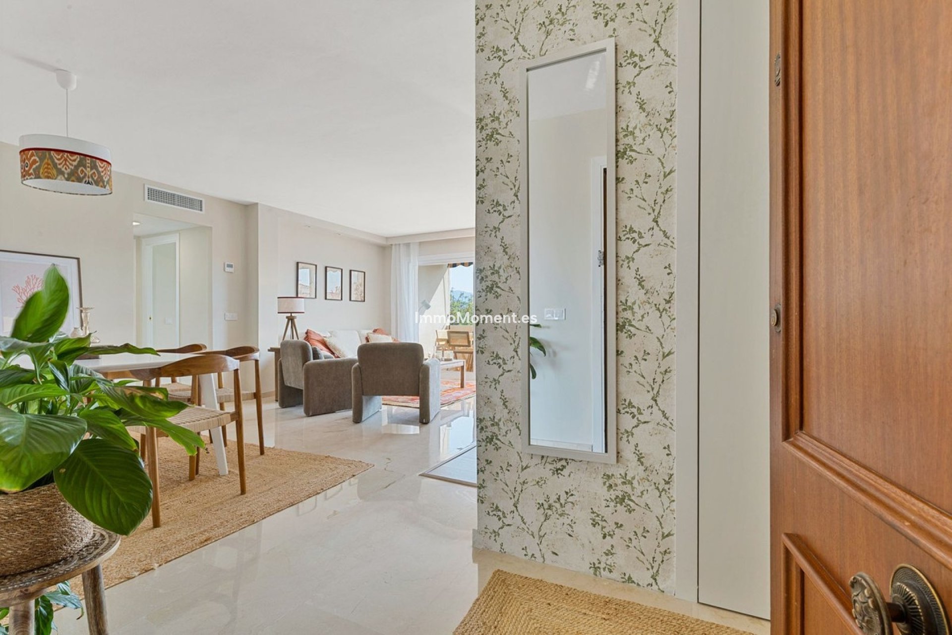 Resale - Apartment - Marbella - Nueva Andalucía