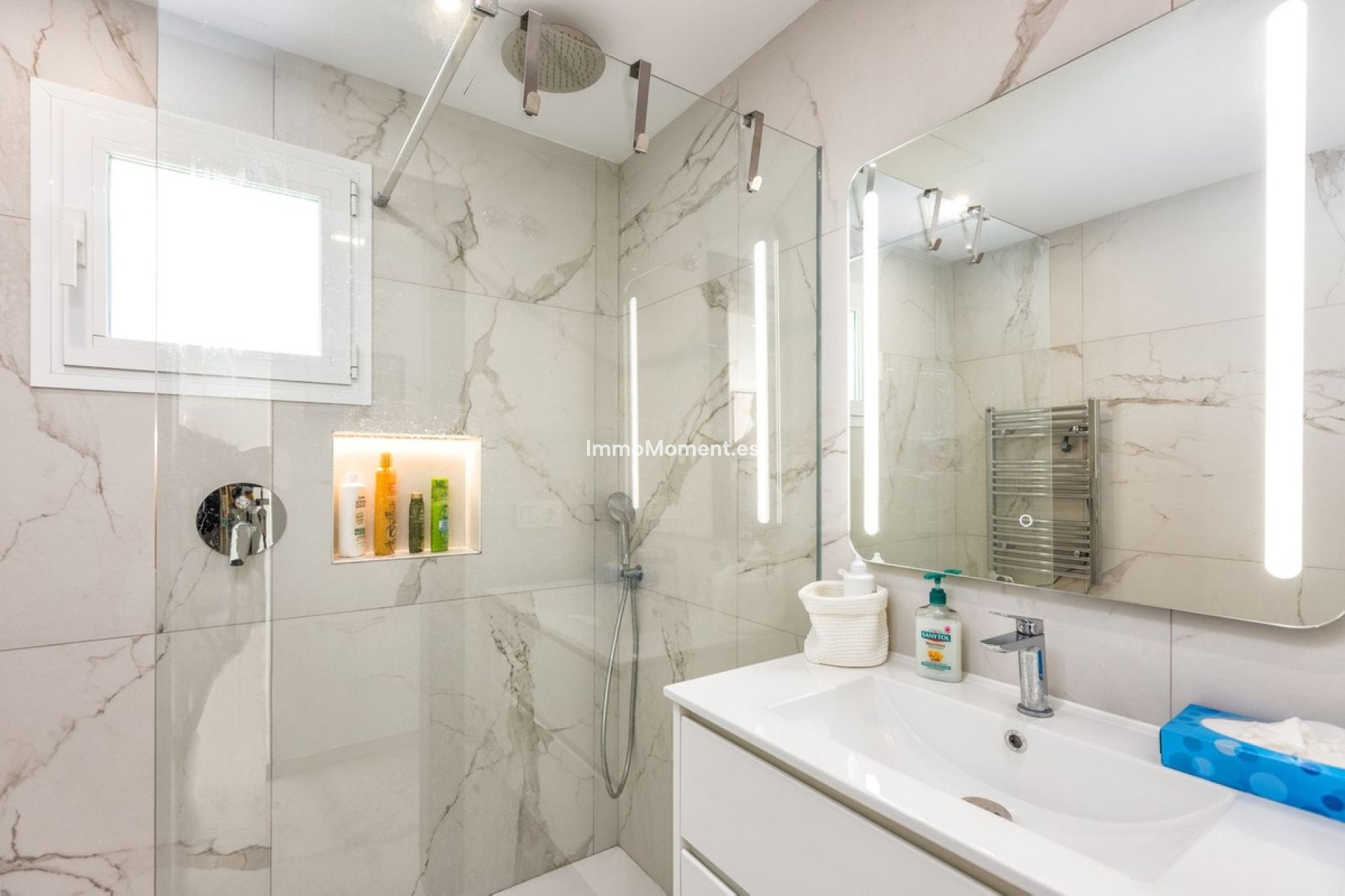 Resale - Apartment - Marbella - Nueva Andalucía