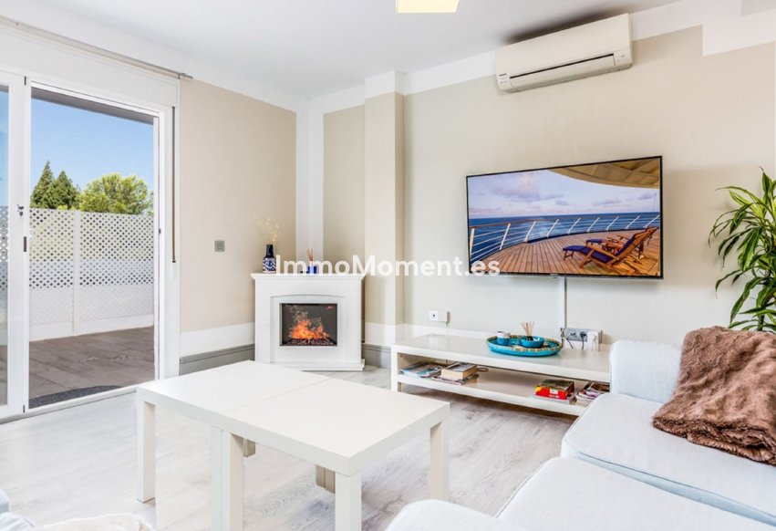 Resale - Apartment - Marbella - Nueva Andalucía