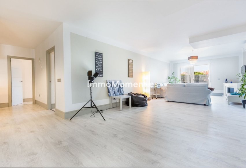 Resale - Apartment - Marbella - Nueva Andalucía