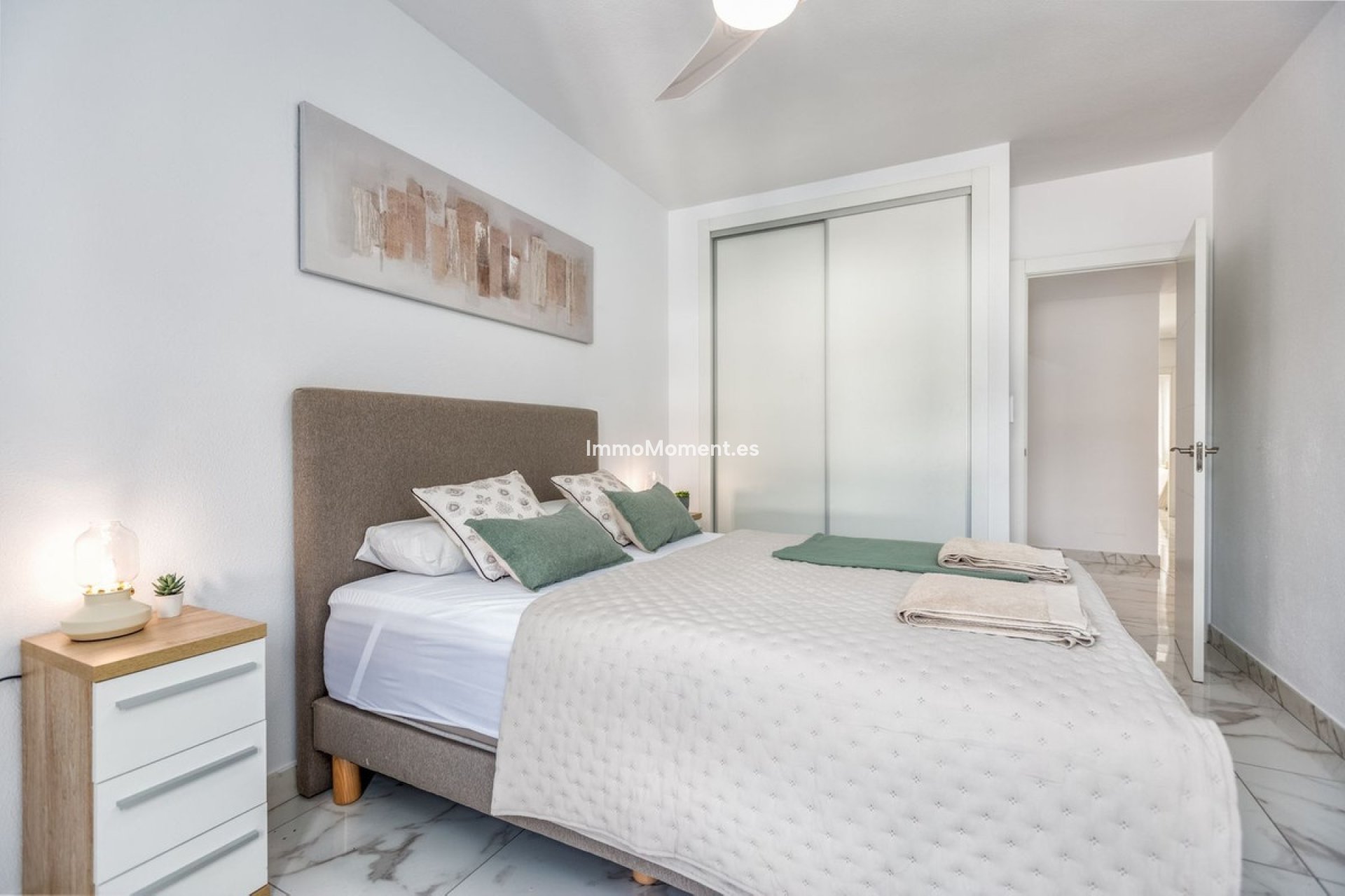 Resale - Apartment - Marbella - Nueva Andalucía