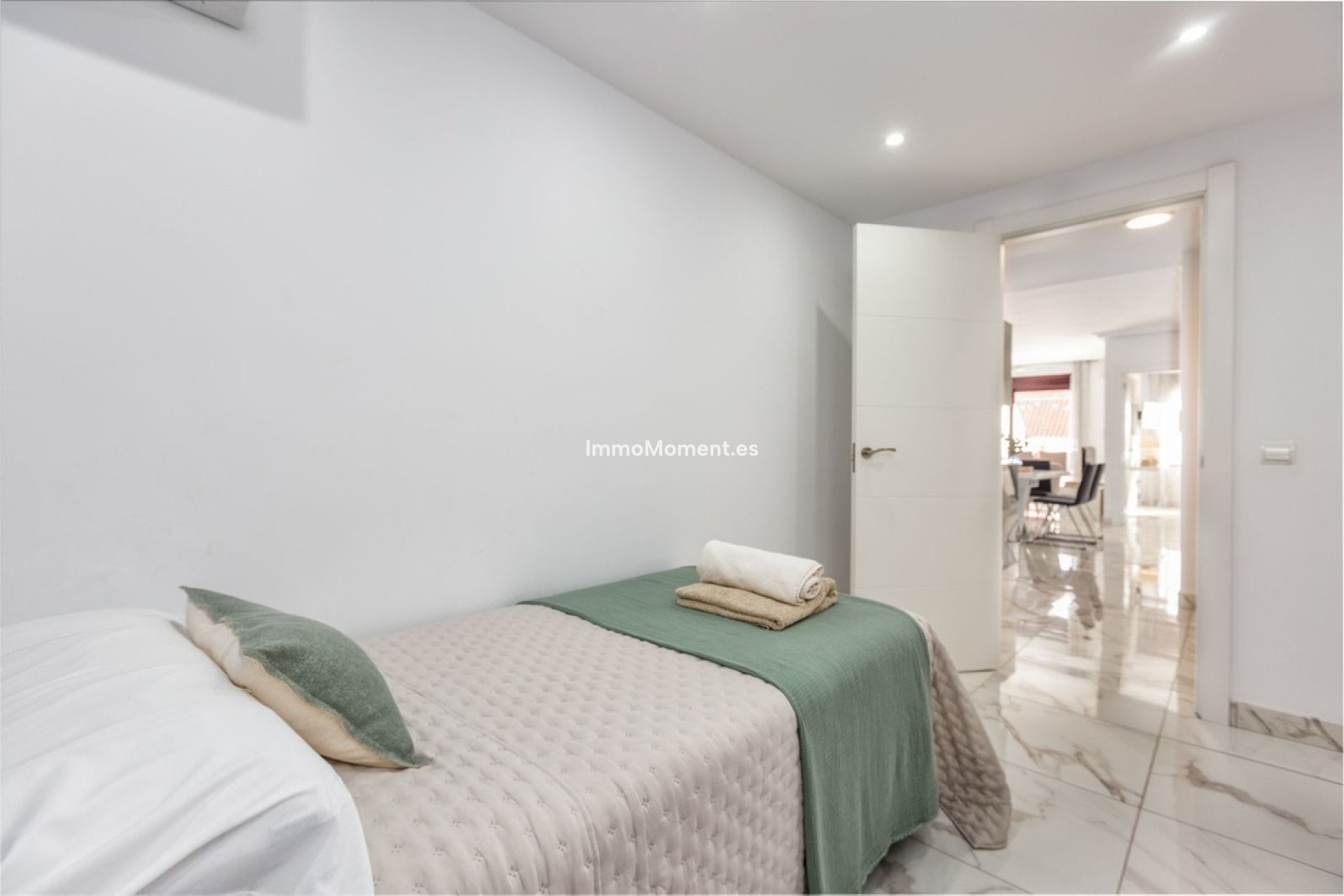 Resale - Apartment - Marbella - Nueva Andalucía