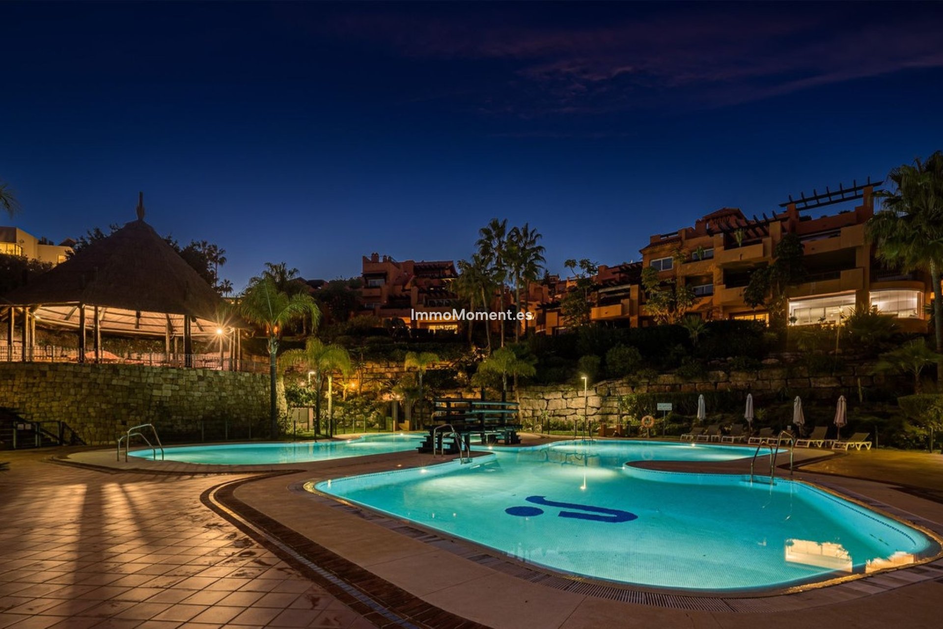 Resale - Apartment - Marbella - Nueva Andalucía