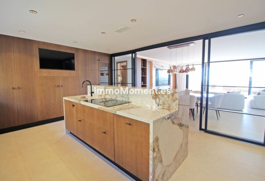 Resale - Apartment - Marbella - Nueva Andalucía