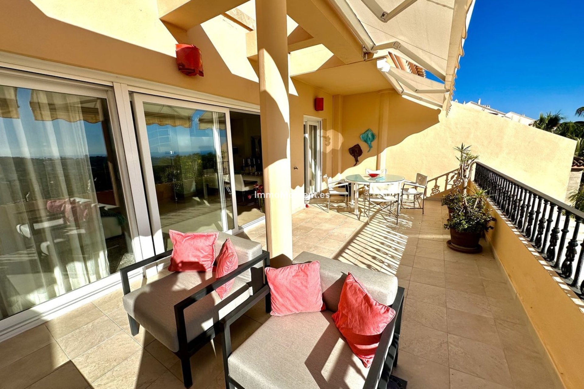 Resale - Apartment - Marbella - Nueva Andalucía