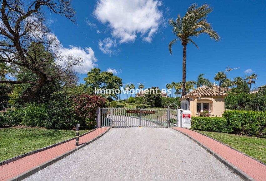 Resale - Apartment - Marbella - Nueva Andalucía