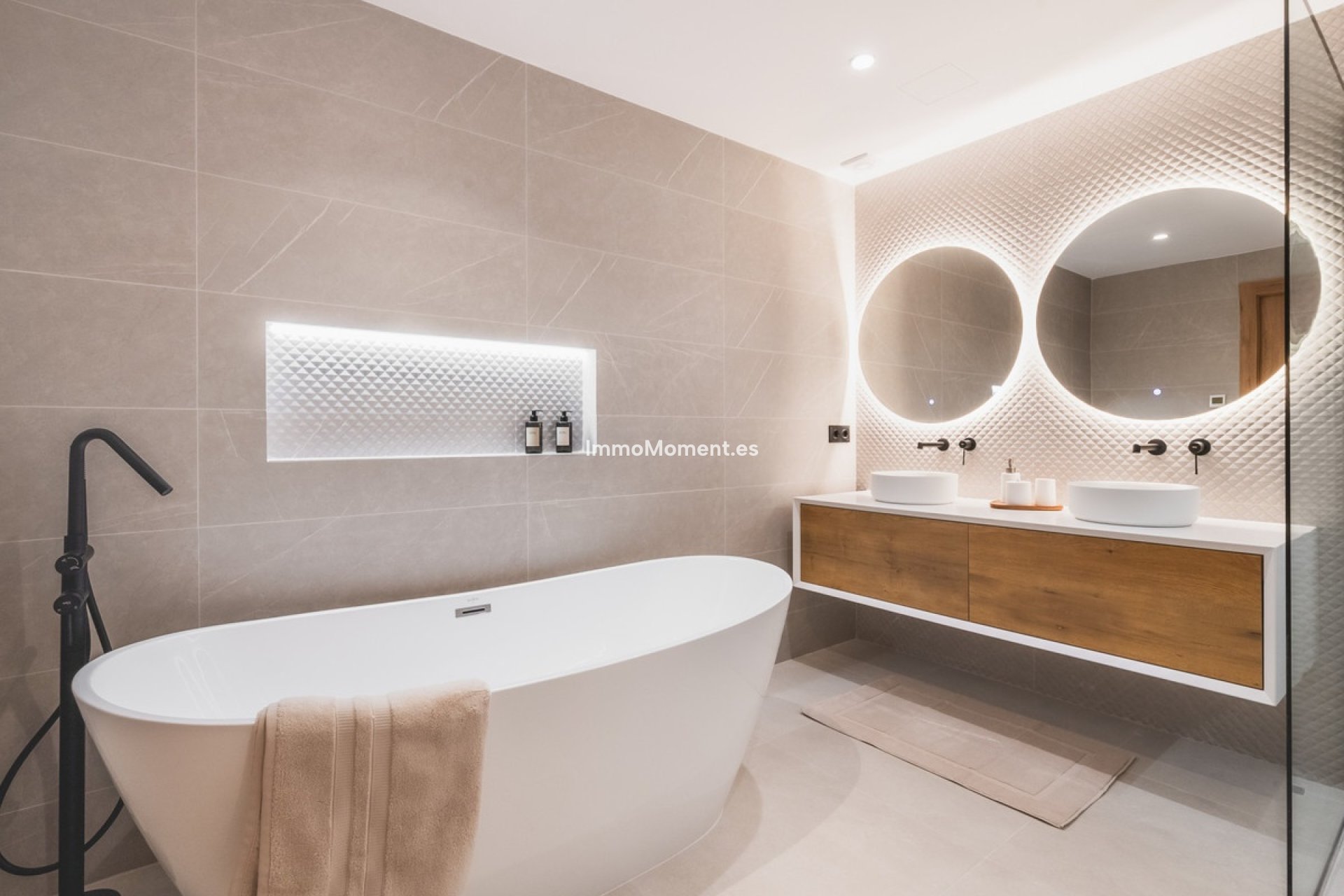 Resale - Apartment - Marbella - Nueva Andalucía