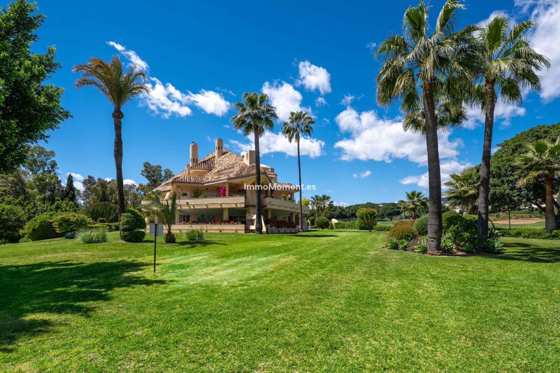 Resale - Apartment - Marbella - Nueva Andalucía