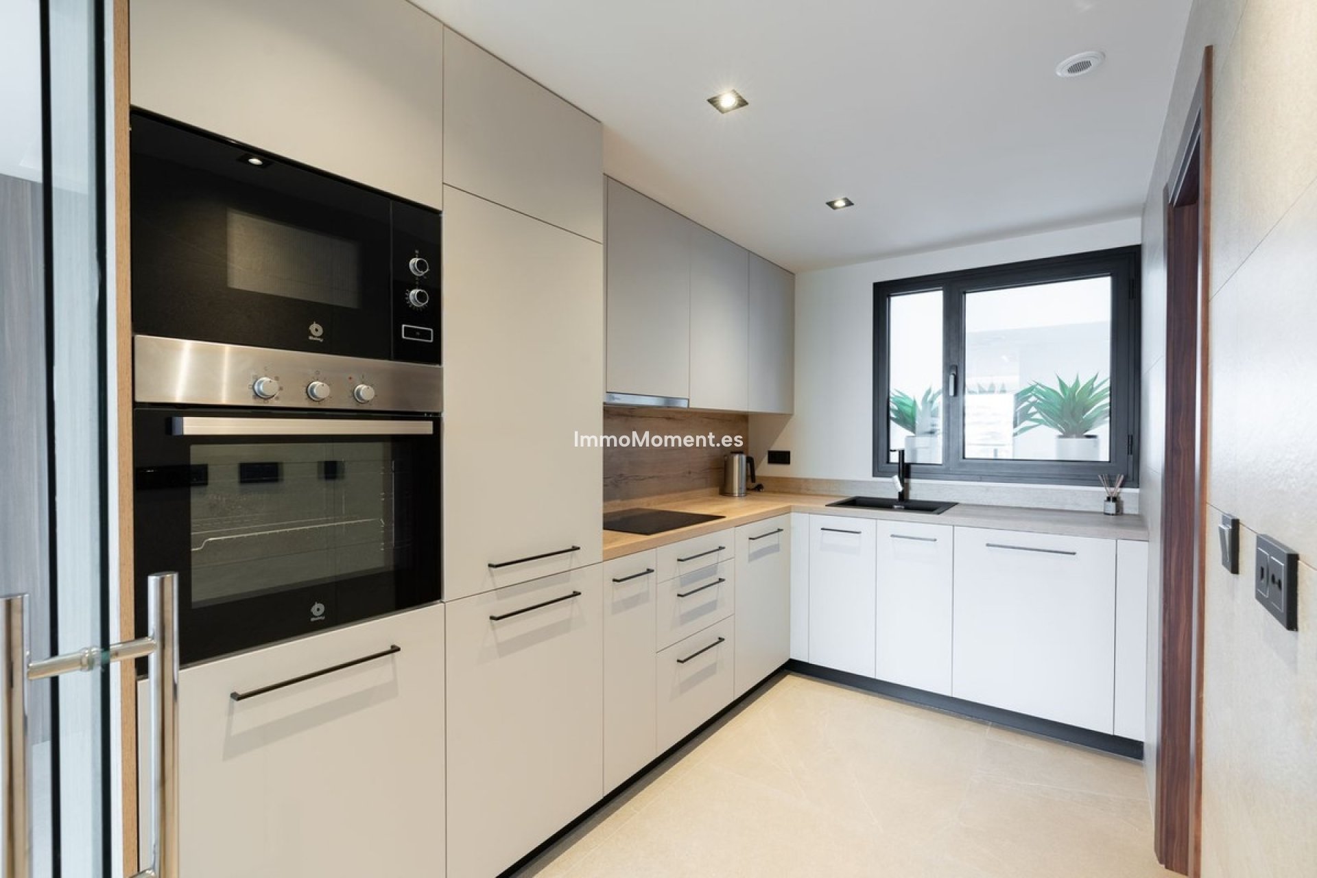 Resale - Apartment - Marbella - Nueva Andalucía