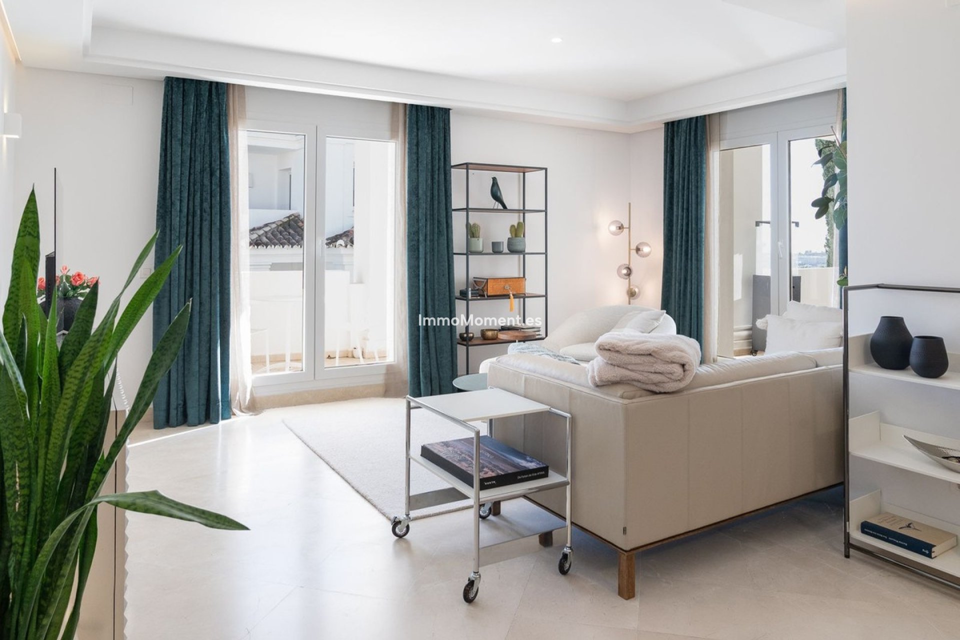 Resale - Apartment - Marbella - Nueva Andalucía