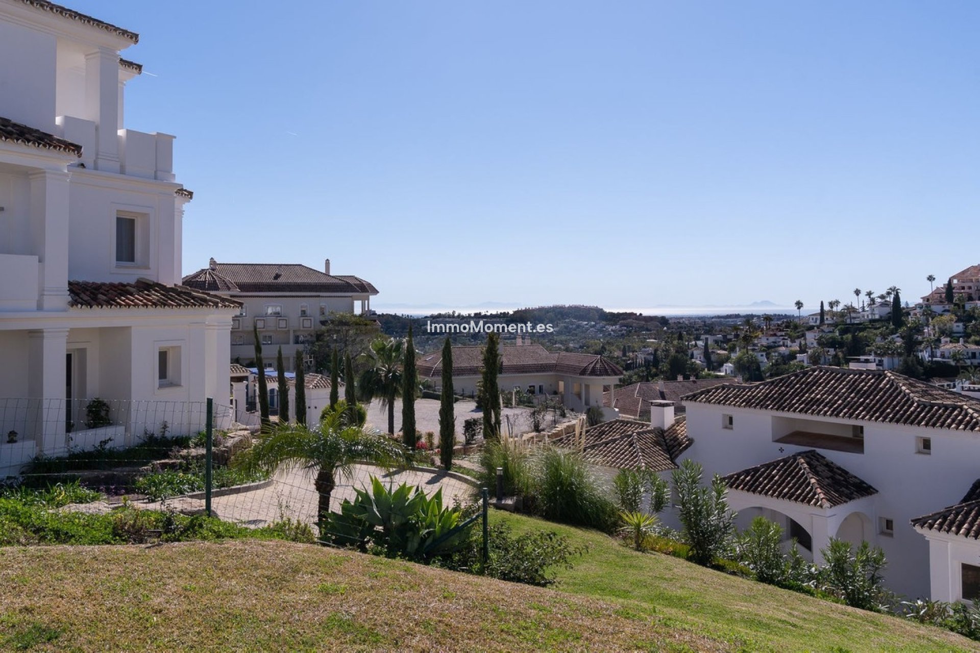 Resale - Apartment - Marbella - Nueva Andalucía