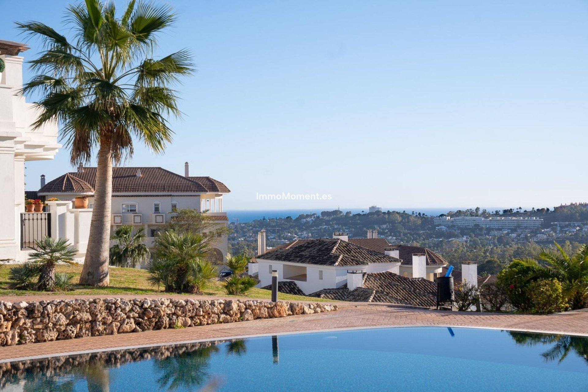 Resale - Apartment - Marbella - Nueva Andalucía