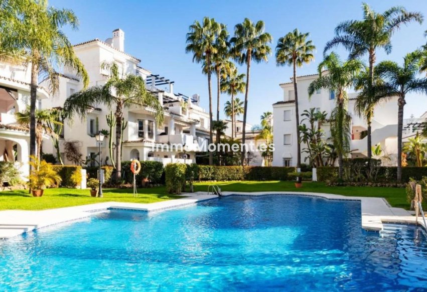 Resale - Apartment - Marbella - Nueva Andalucía