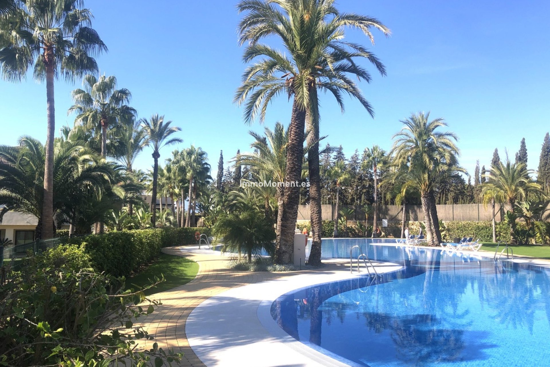 Resale - Apartment - Marbella - Nueva Andalucía