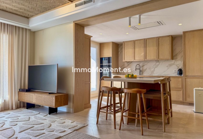 Resale - Apartment - Marbella - Nueva Andalucía