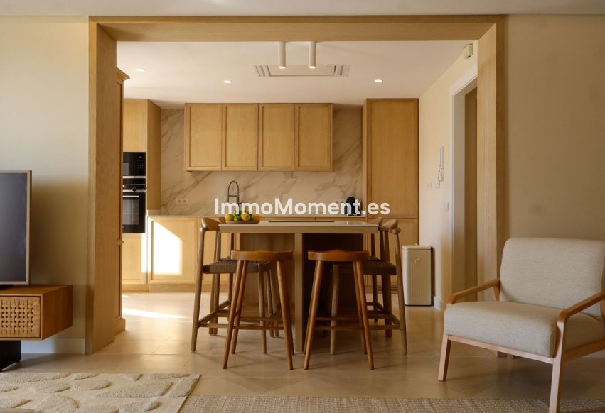 Resale - Apartment - Marbella - Nueva Andalucía