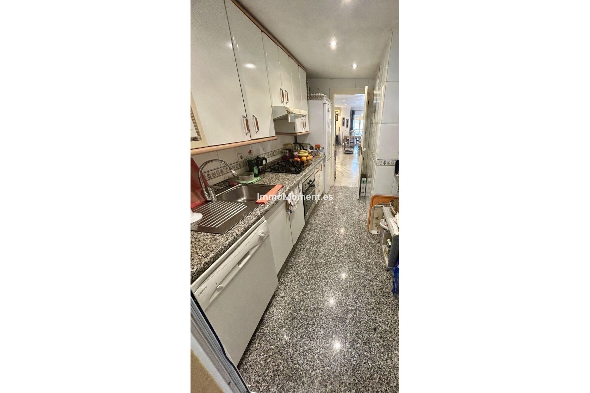 Resale - Apartment - Marbella - Nueva Andalucía