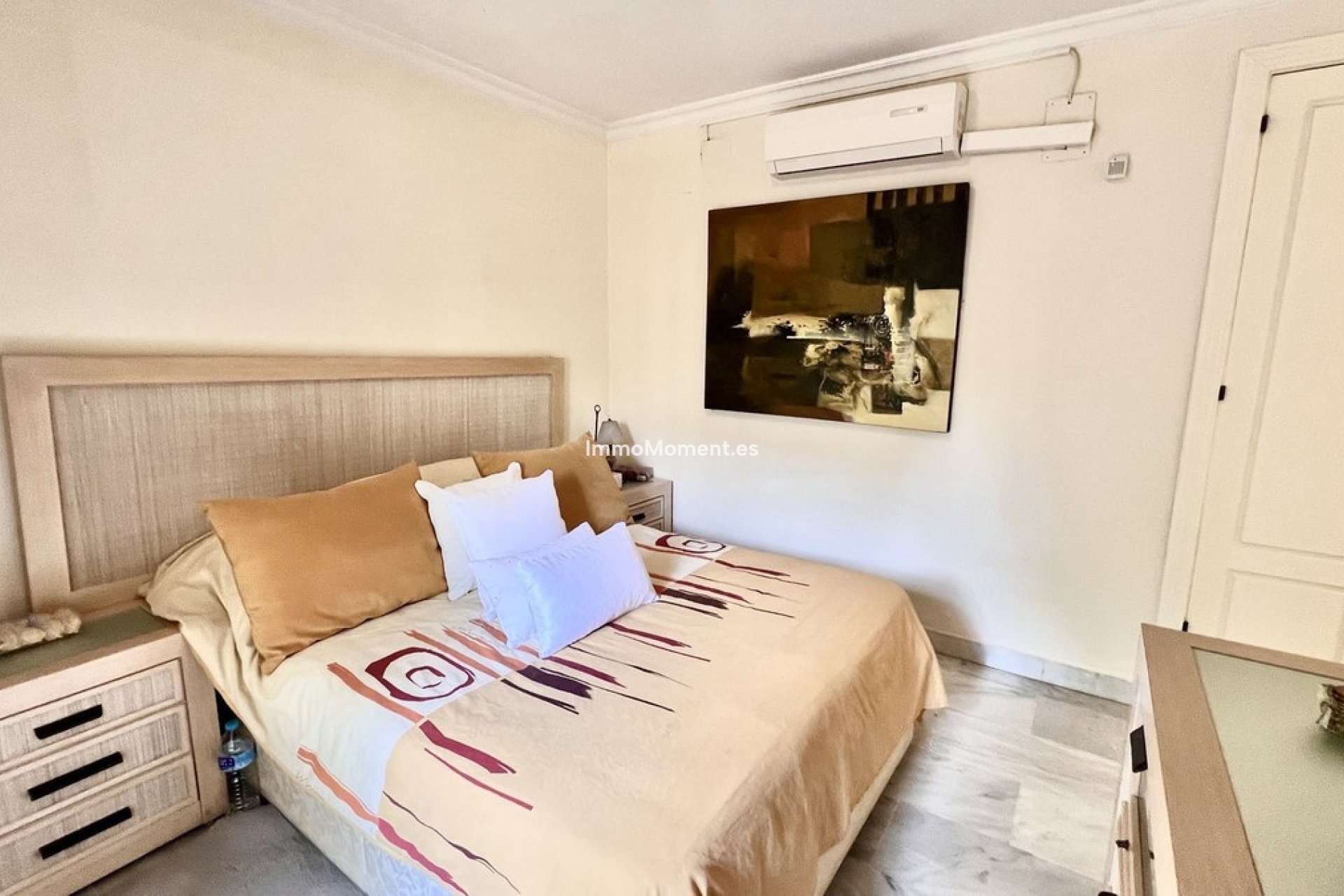 Resale - Apartment - Marbella - Nueva Andalucía