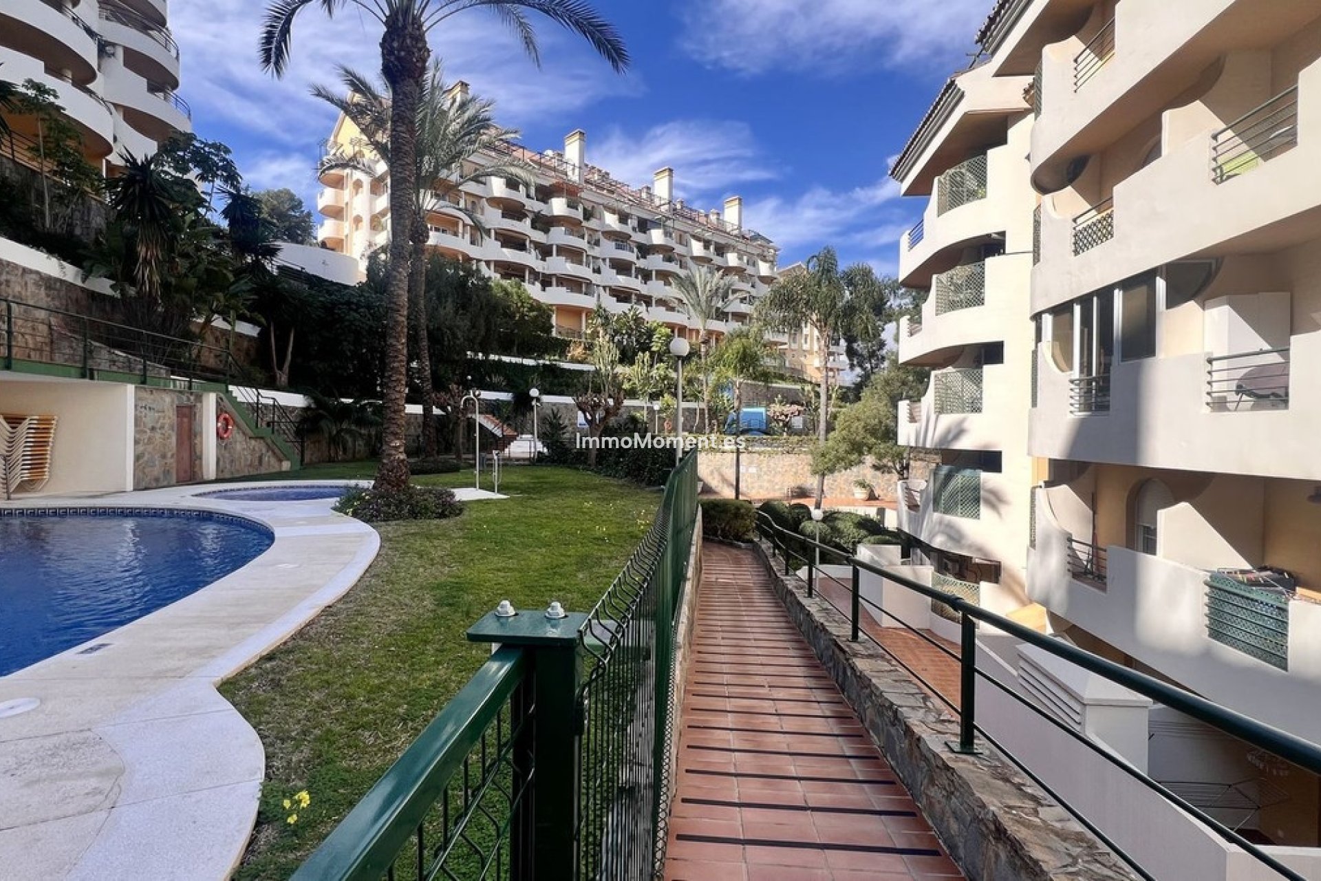 Resale - Apartment - Marbella - Nueva Andalucía