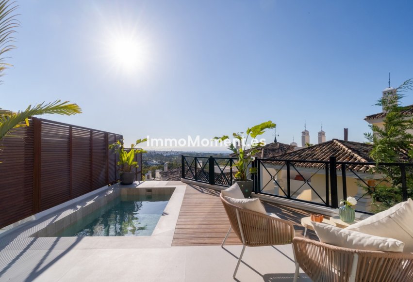Resale - Apartment - Marbella - Nueva Andalucía