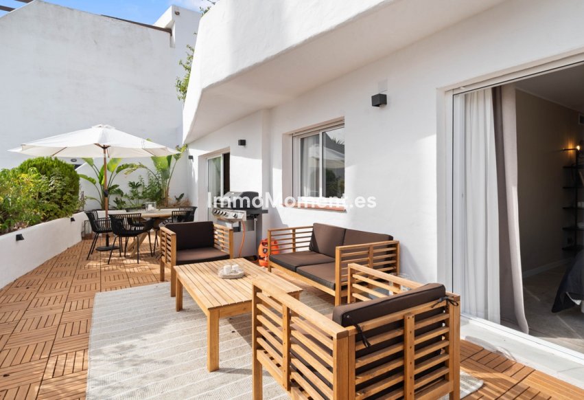 Resale - Apartment - Marbella - Nueva Andalucía