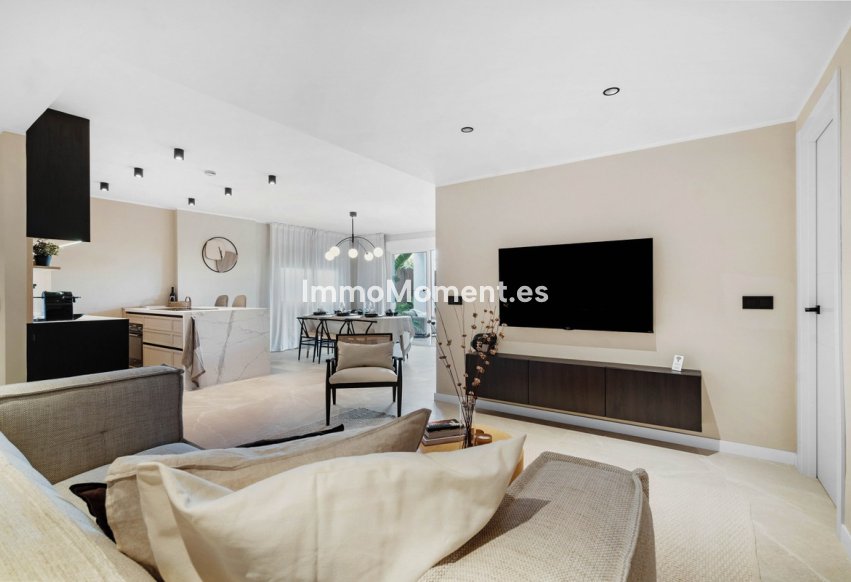 Resale - Apartment - Marbella - Nueva Andalucía