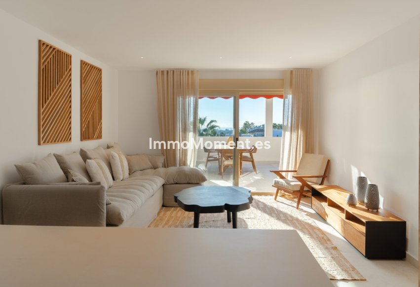 Resale - Apartment - Marbella - Nueva Andalucía