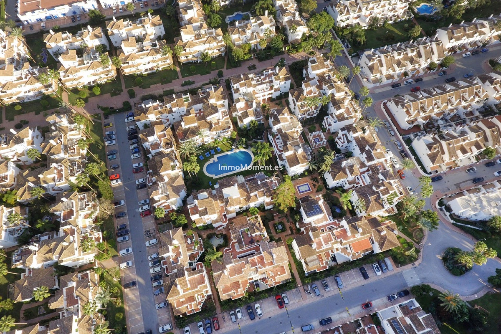 Resale - Apartment - Marbella - Nueva Andalucía