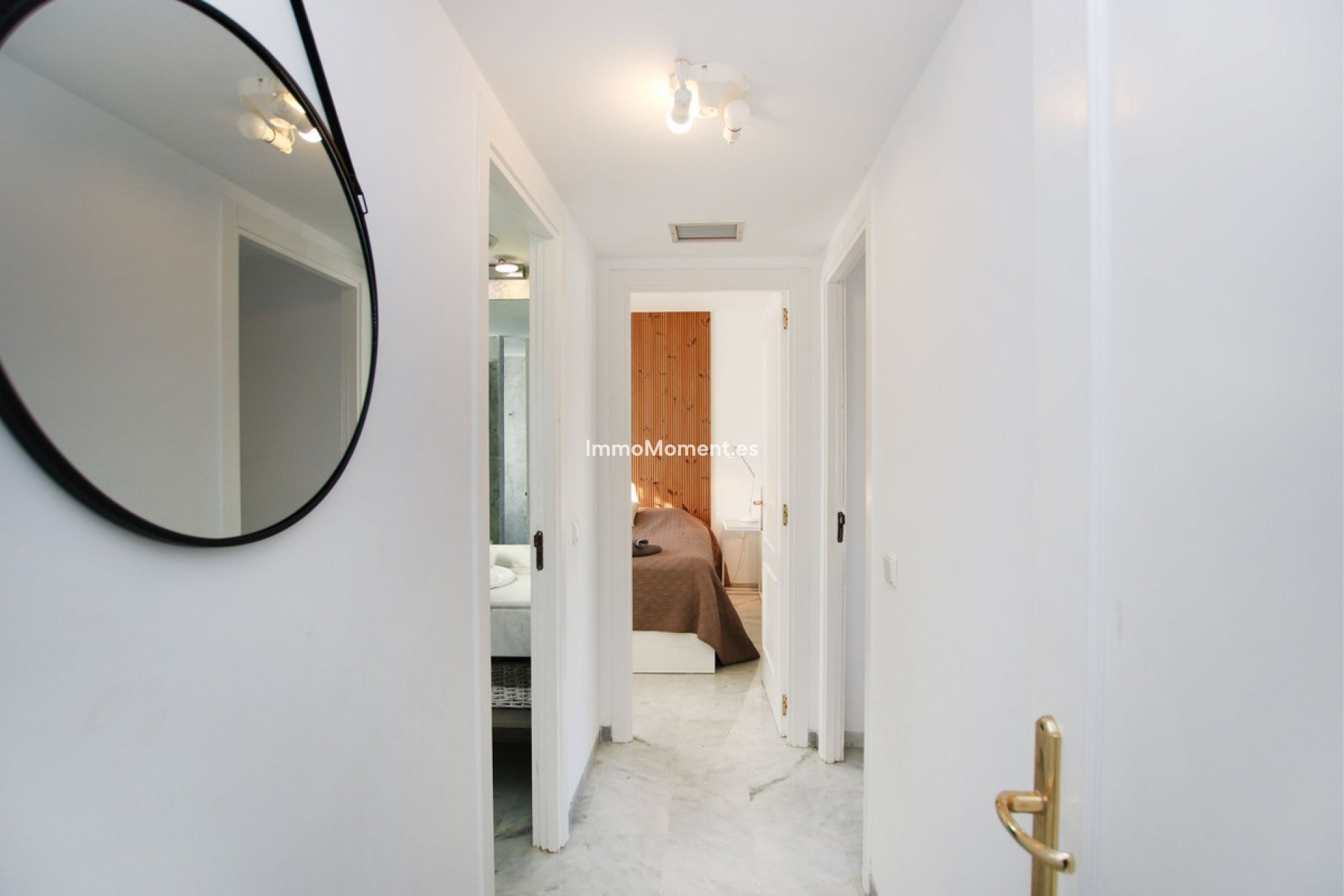 Resale - Apartment - Marbella - Nueva Andalucía