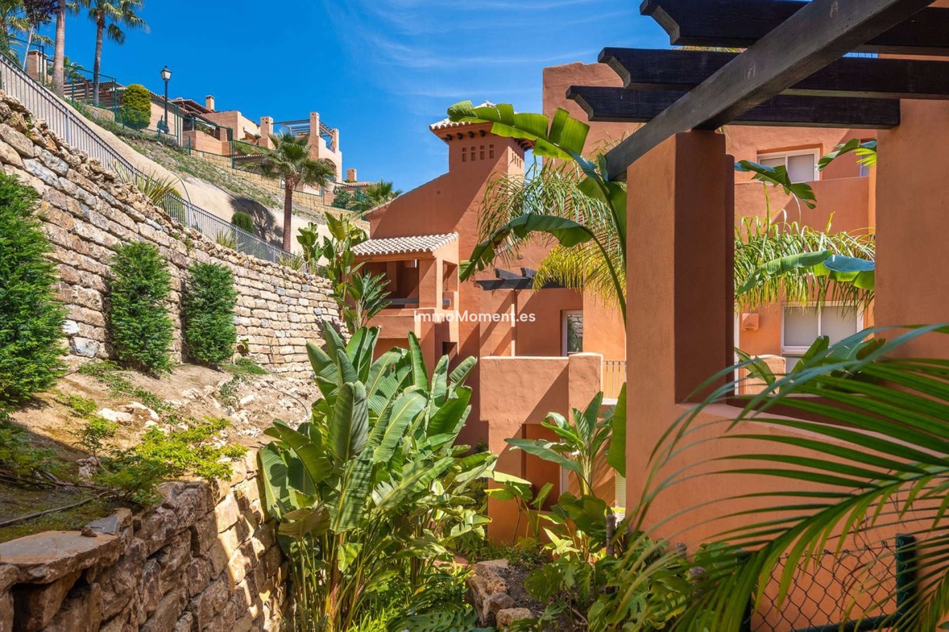 Resale - Apartment - Marbella - Nueva Andalucía