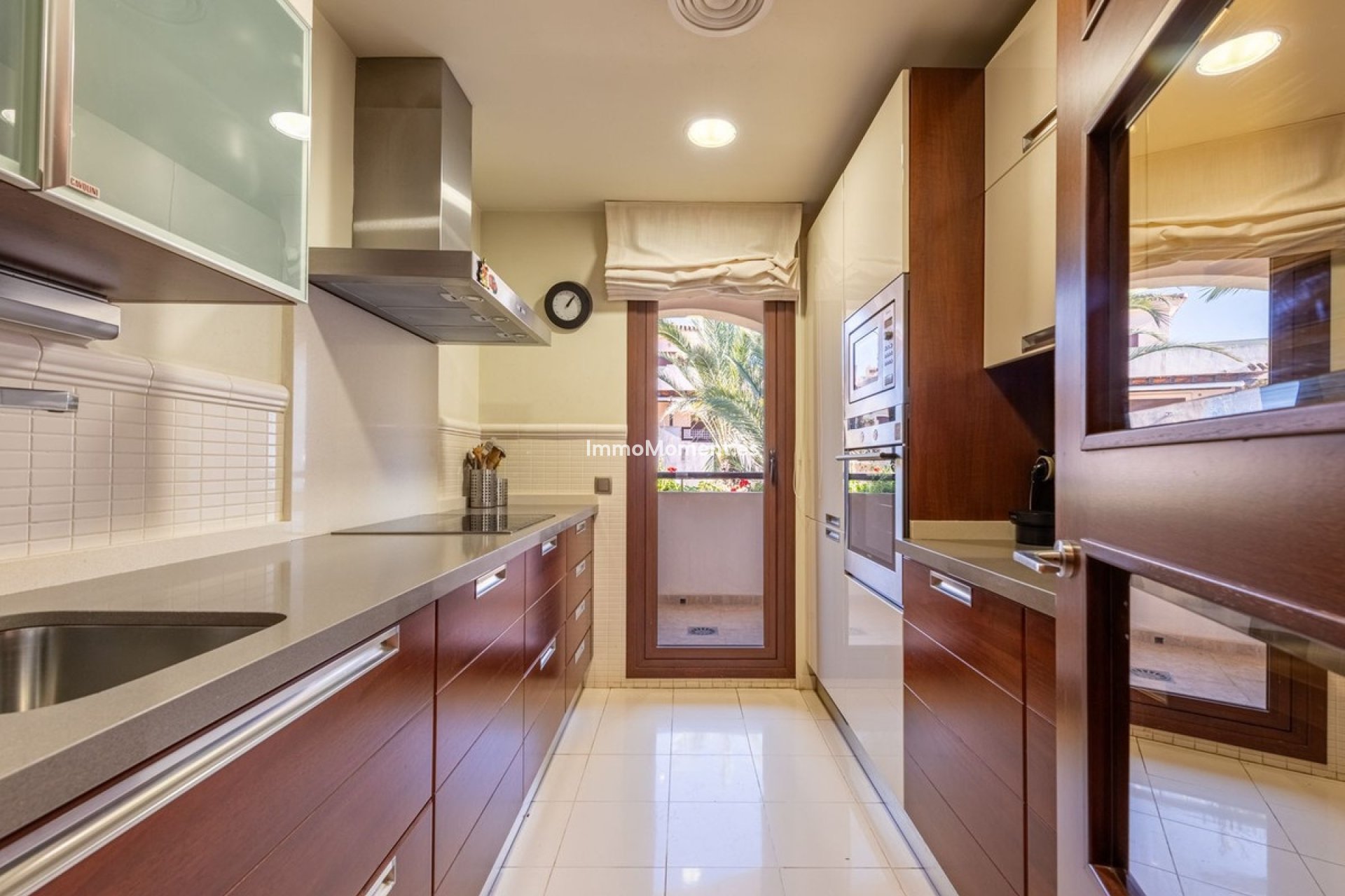 Resale - Apartment - Marbella - Nueva Andalucía