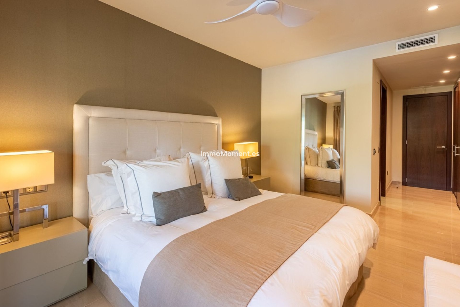 Resale - Apartment - Marbella - Nueva Andalucía