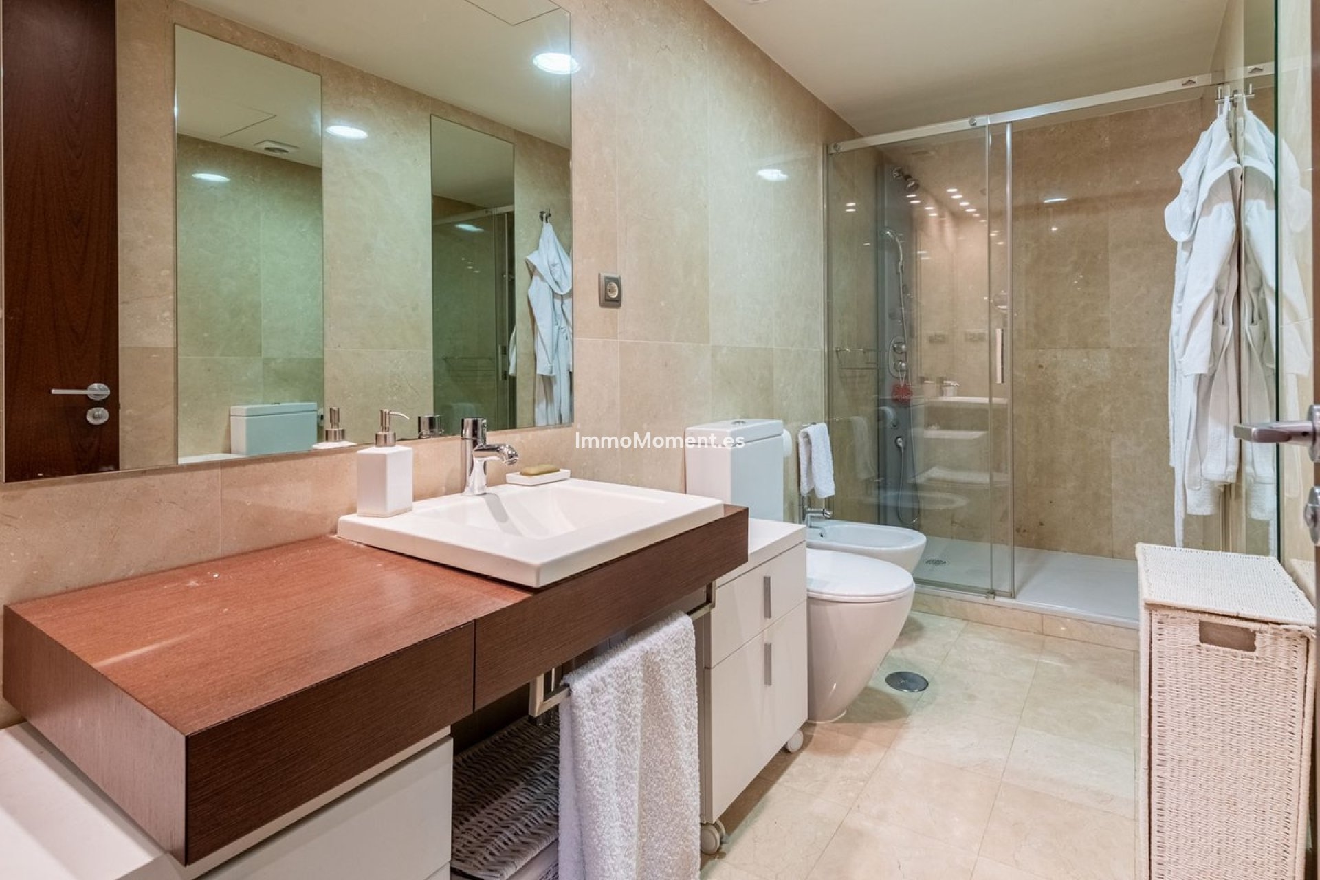 Resale - Apartment - Marbella - Nueva Andalucía