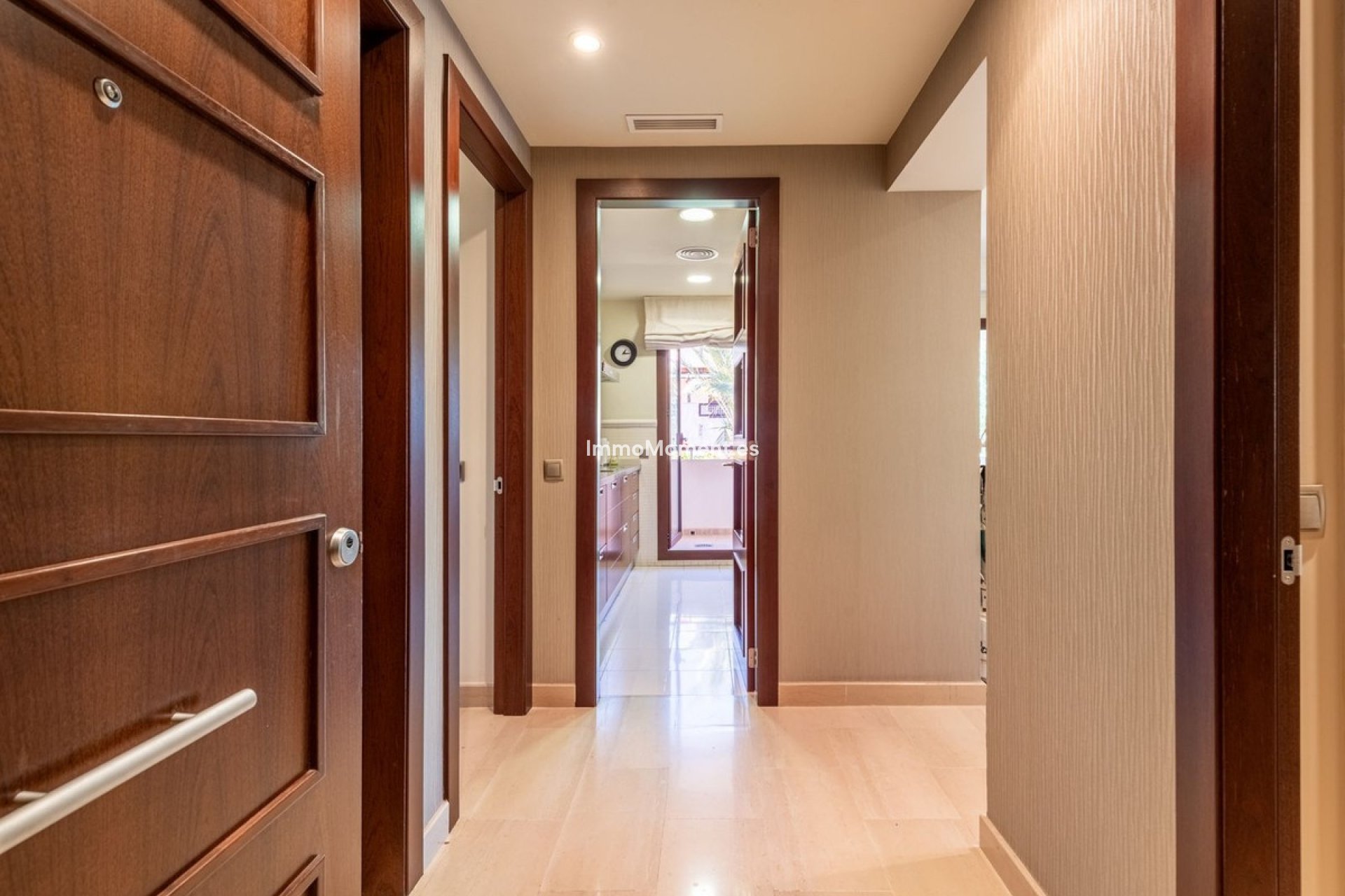 Resale - Apartment - Marbella - Nueva Andalucía