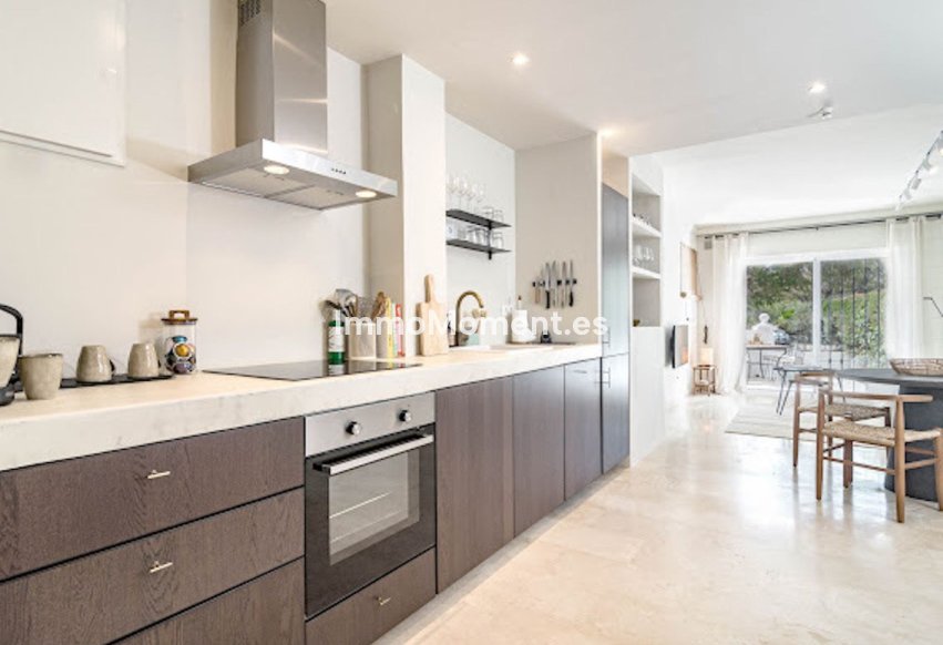 Resale - Apartment - Marbella - Nueva Andalucía