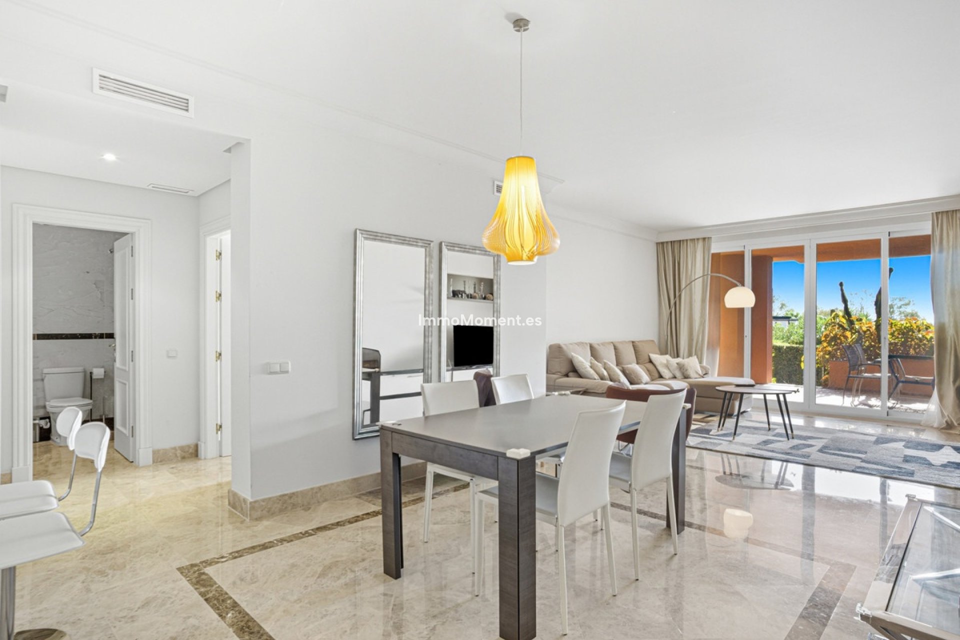 Resale - Apartment - Marbella - Nueva Andalucía