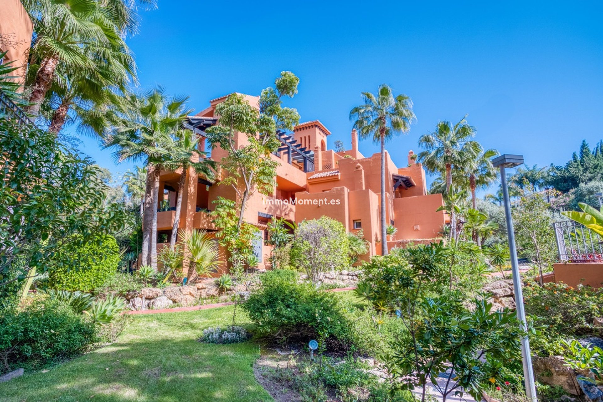 Resale - Apartment - Marbella - Nueva Andalucía