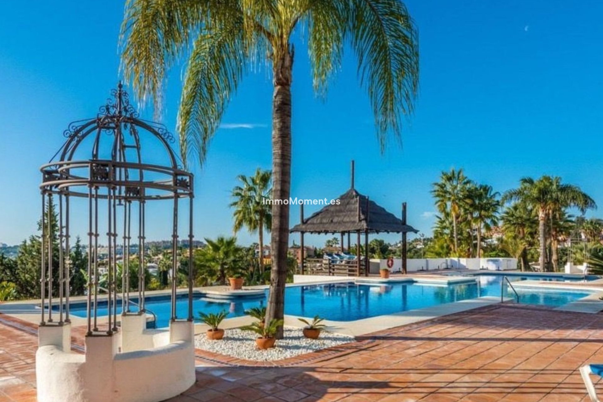 Resale - Apartment - Marbella - Nueva Andalucía