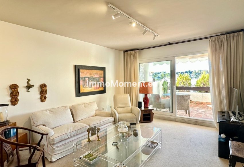 Resale - Apartment - Marbella - Nueva Andalucía