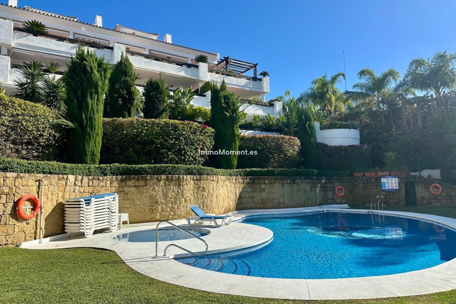 Resale - Apartment - Marbella - Nueva Andalucía