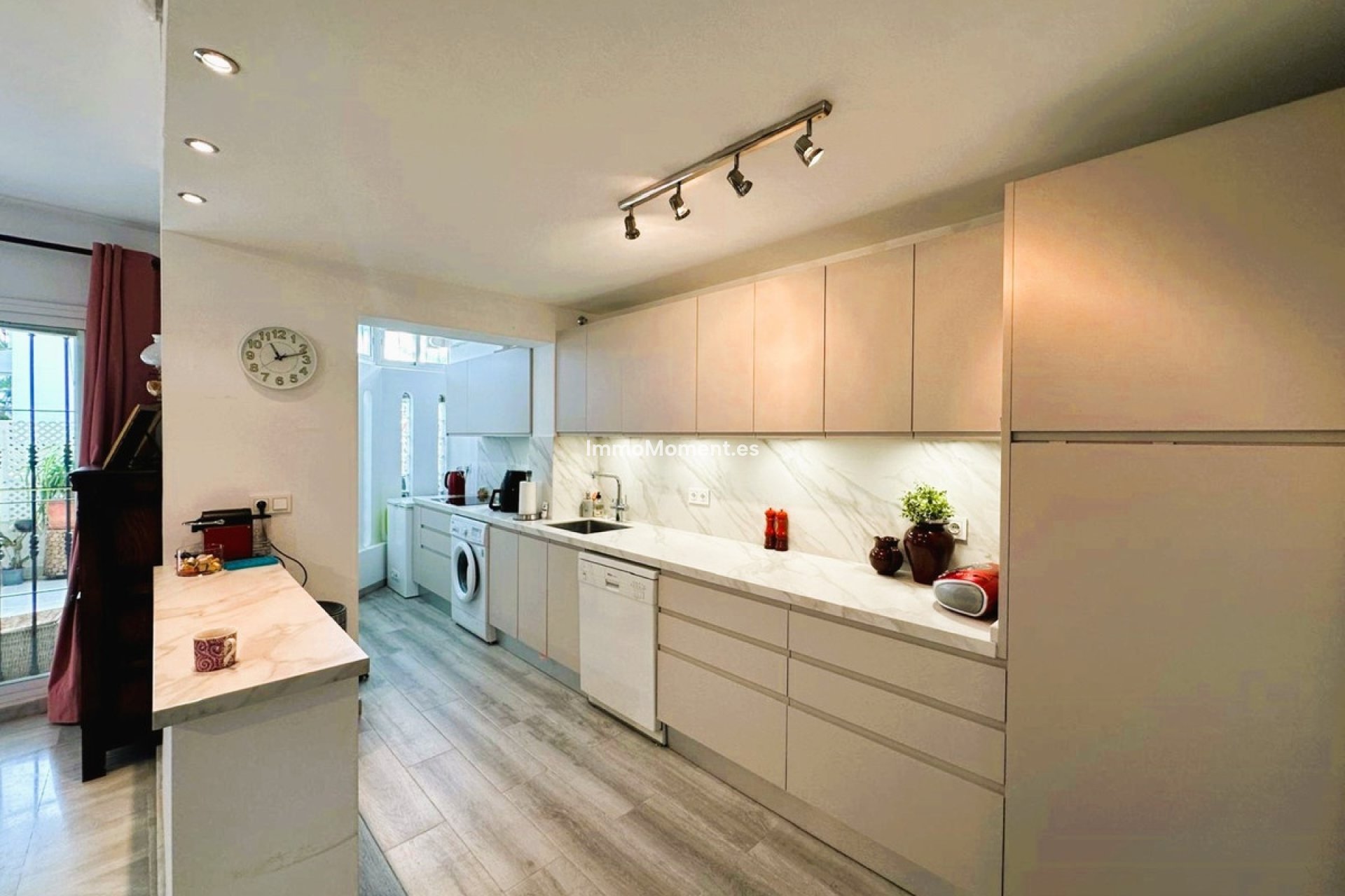 Resale - Apartment - Marbella - Nueva Andalucía