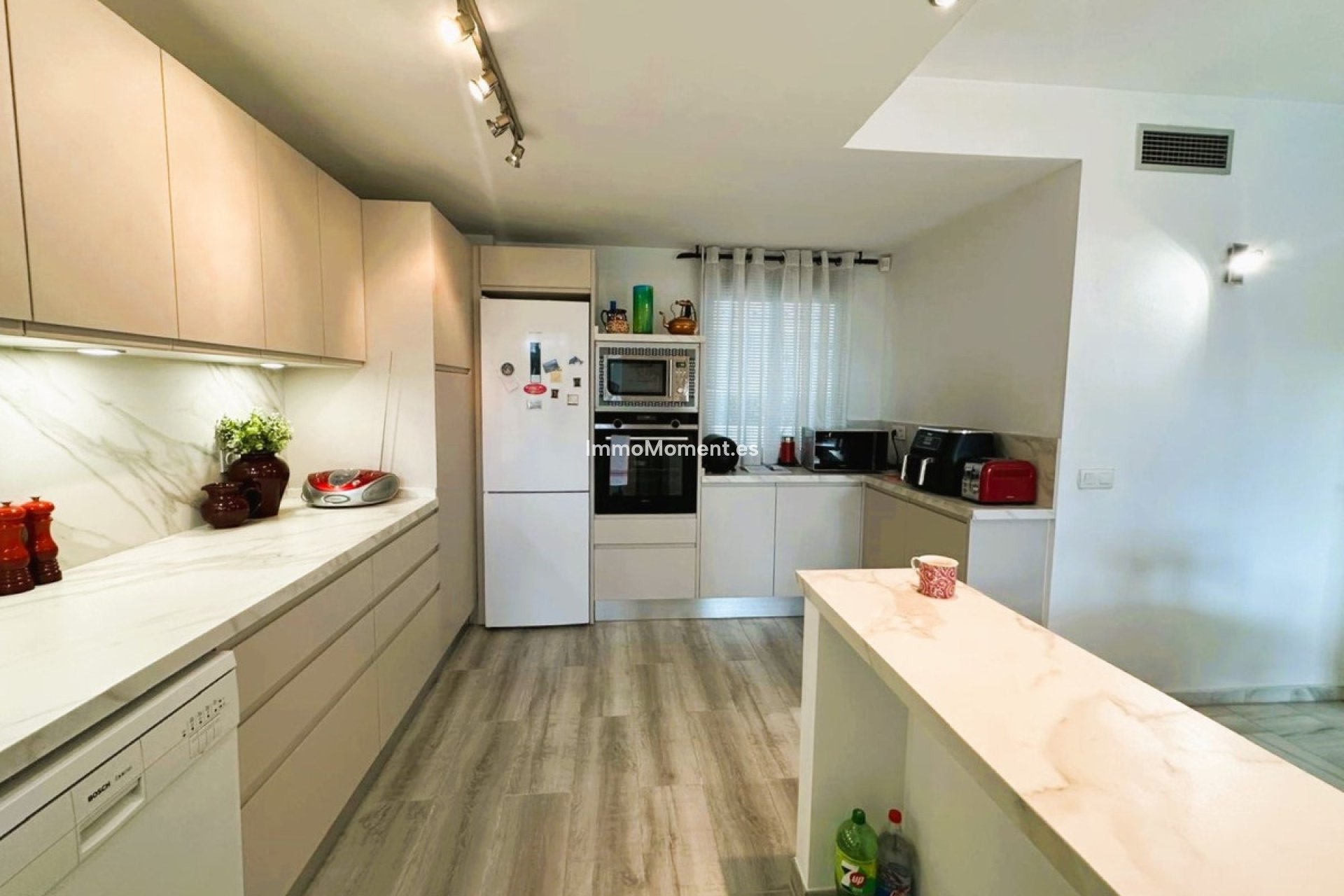 Resale - Apartment - Marbella - Nueva Andalucía