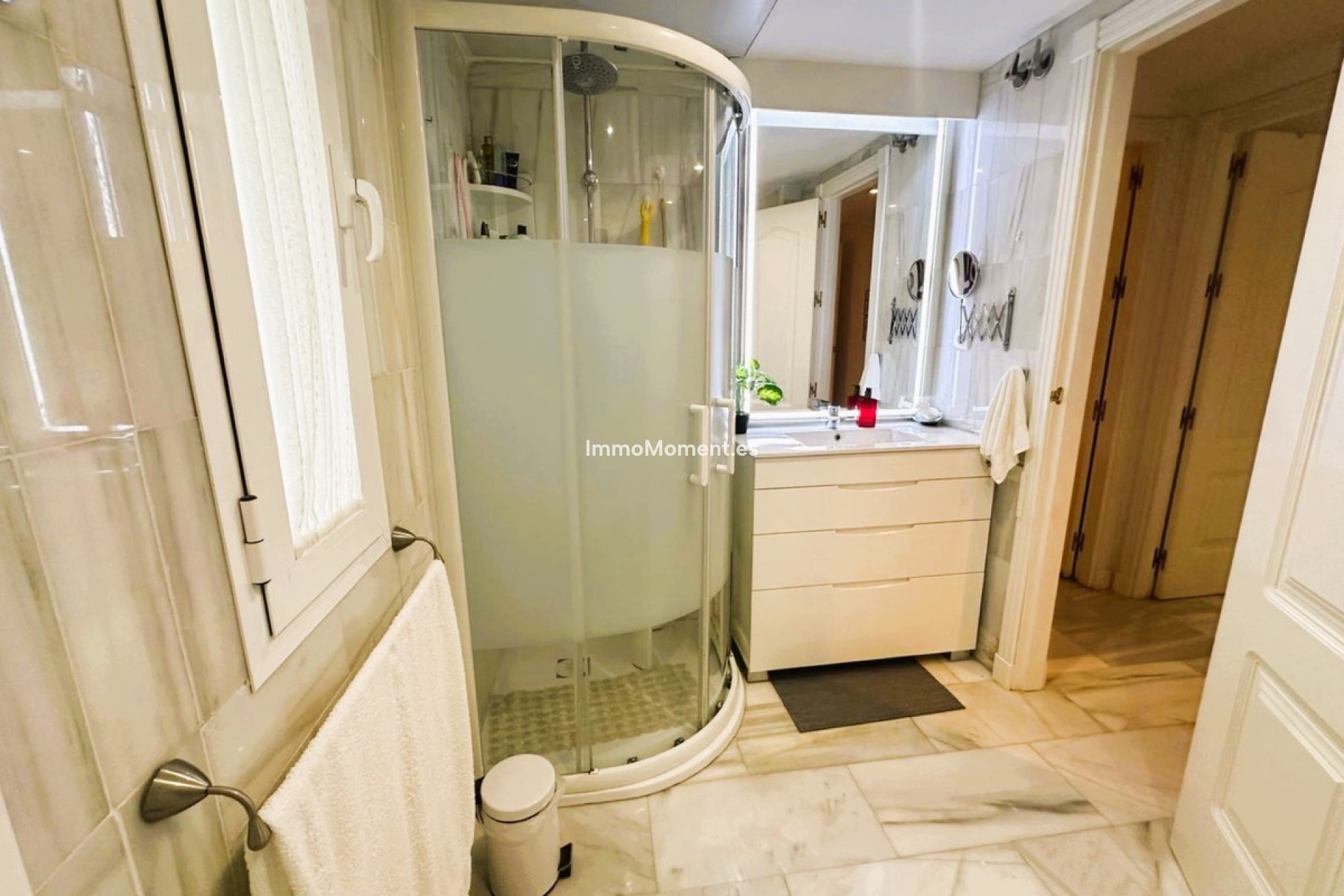 Resale - Apartment - Marbella - Nueva Andalucía